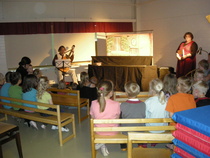 Kaarina Helakisa -seuran keppiteatteriesitys kesällä 2011