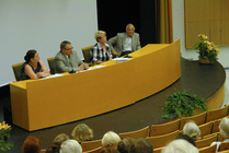 Nimikot luennoimassa Sastamalan Vanhan Kirjallisuuden päivillä. Leena Laakso Mika Waltari- ja Saima Hamaja -seura, Matti Nummenpää Nimikot, Marja-Leena Tuurna Eeva-Liisa Manner -seura ja Jarmo Salo Nortamo-Seor