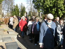 Saima Harmaja -seuran järjestämän Hautausmaakävelyn osallistujia Hietaniemen hautausmaa Helsinki 2011
