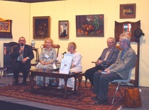 Nimikot kertovat toimiknnastaan Helsingin kirjamessuilla